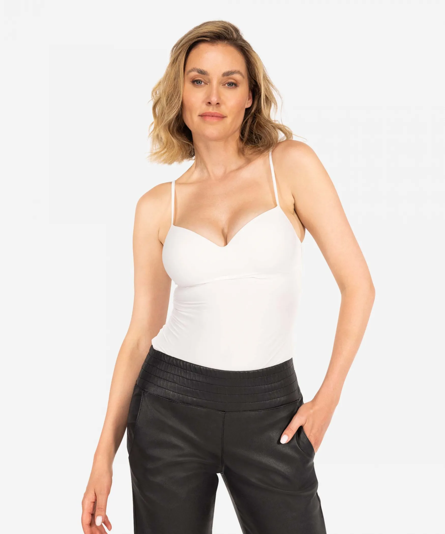 IBANA Eden | White< Tops